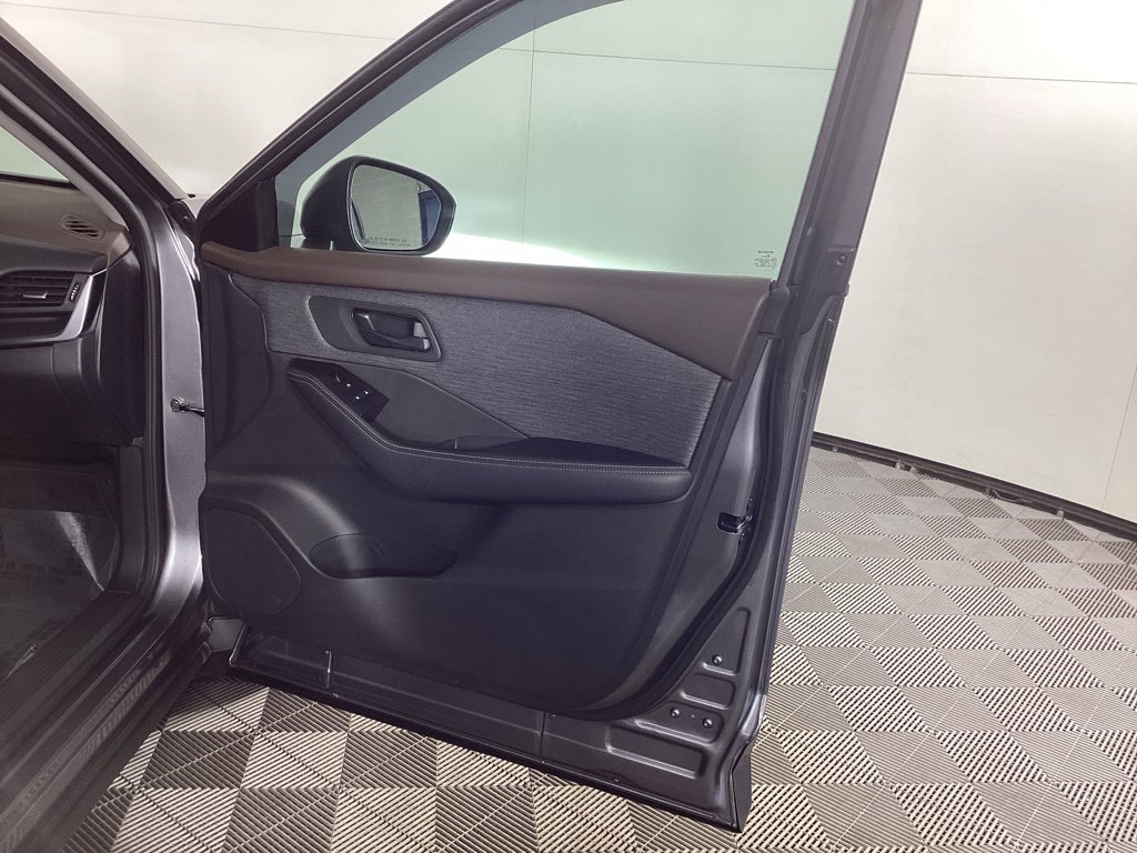 Used 2022 Nissan Rogue S image 8