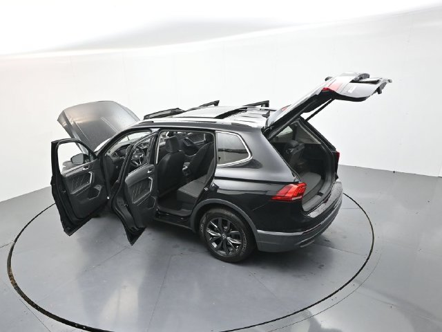 Used 2023 Volkswagen Tiguan SE FWD image 58