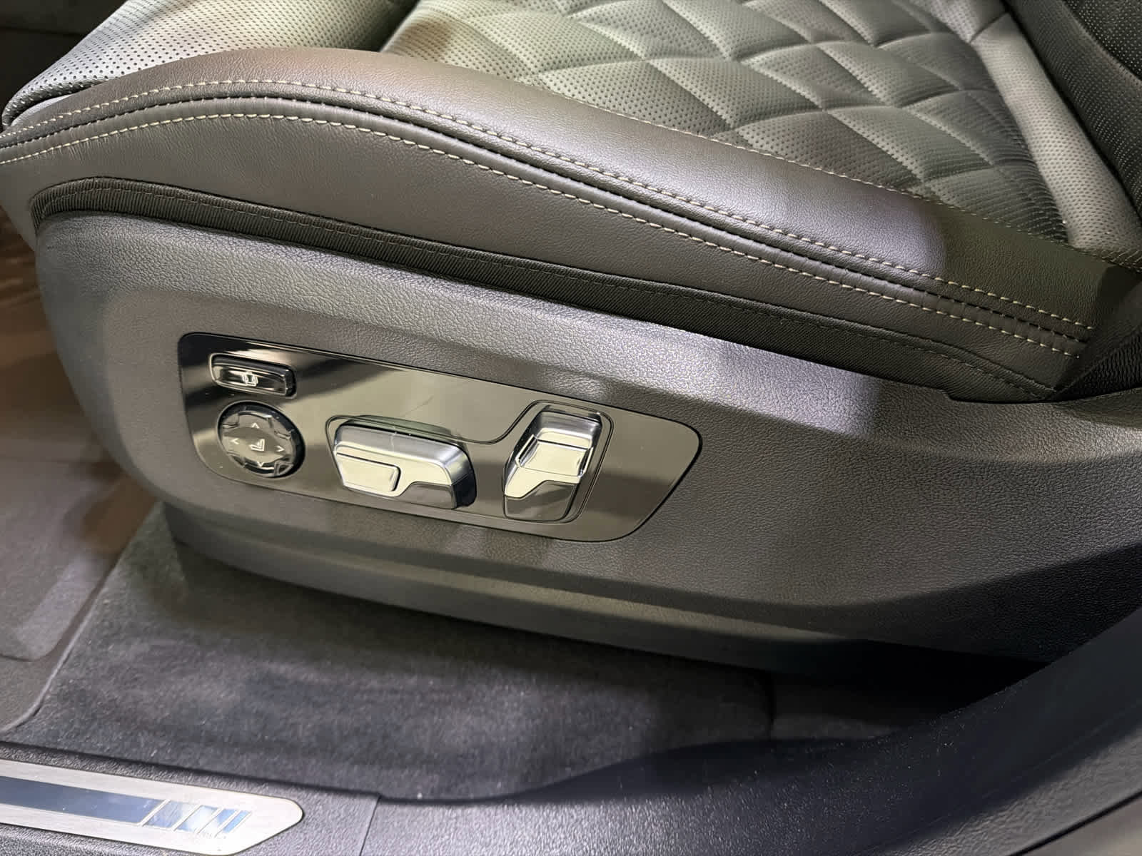 New 2026 BMW X7 xDrive40i w/ M Sport Package image 24