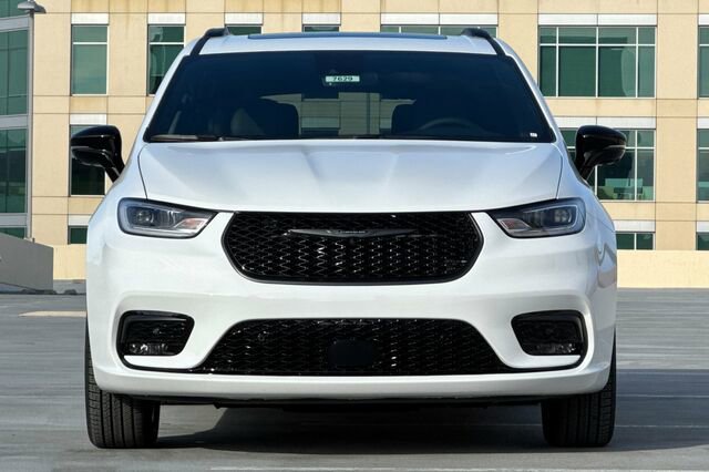 New 2026 Chrysler Pacifica Limited w/ S Appearance Package image 6