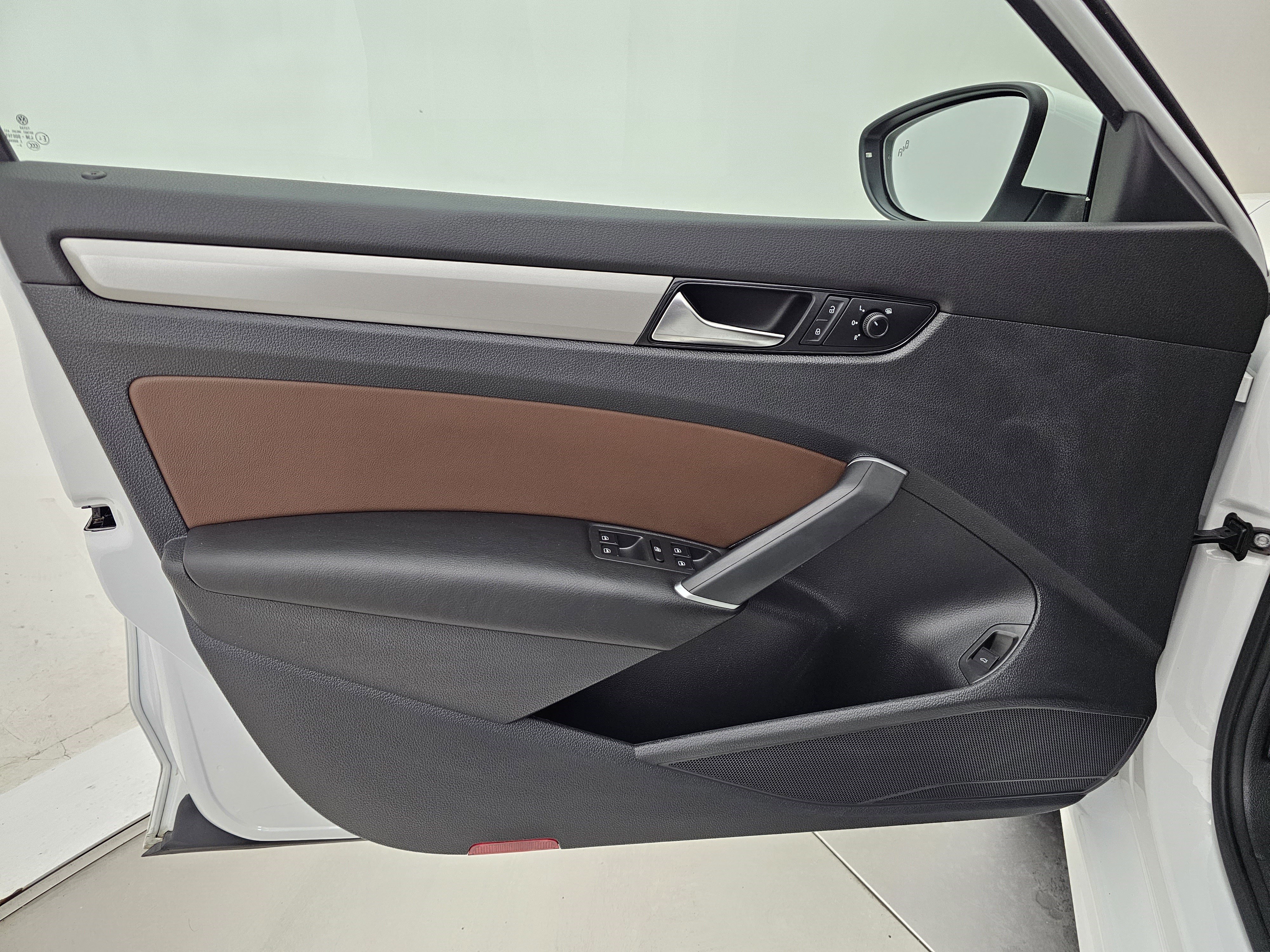 Used 2021 Volkswagen Passat 2.0T SE image 12