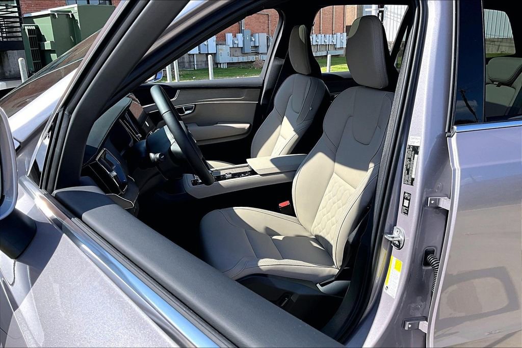 New 2026 Volvo XC90 T8 Core w/ Protection Package Premier image 37