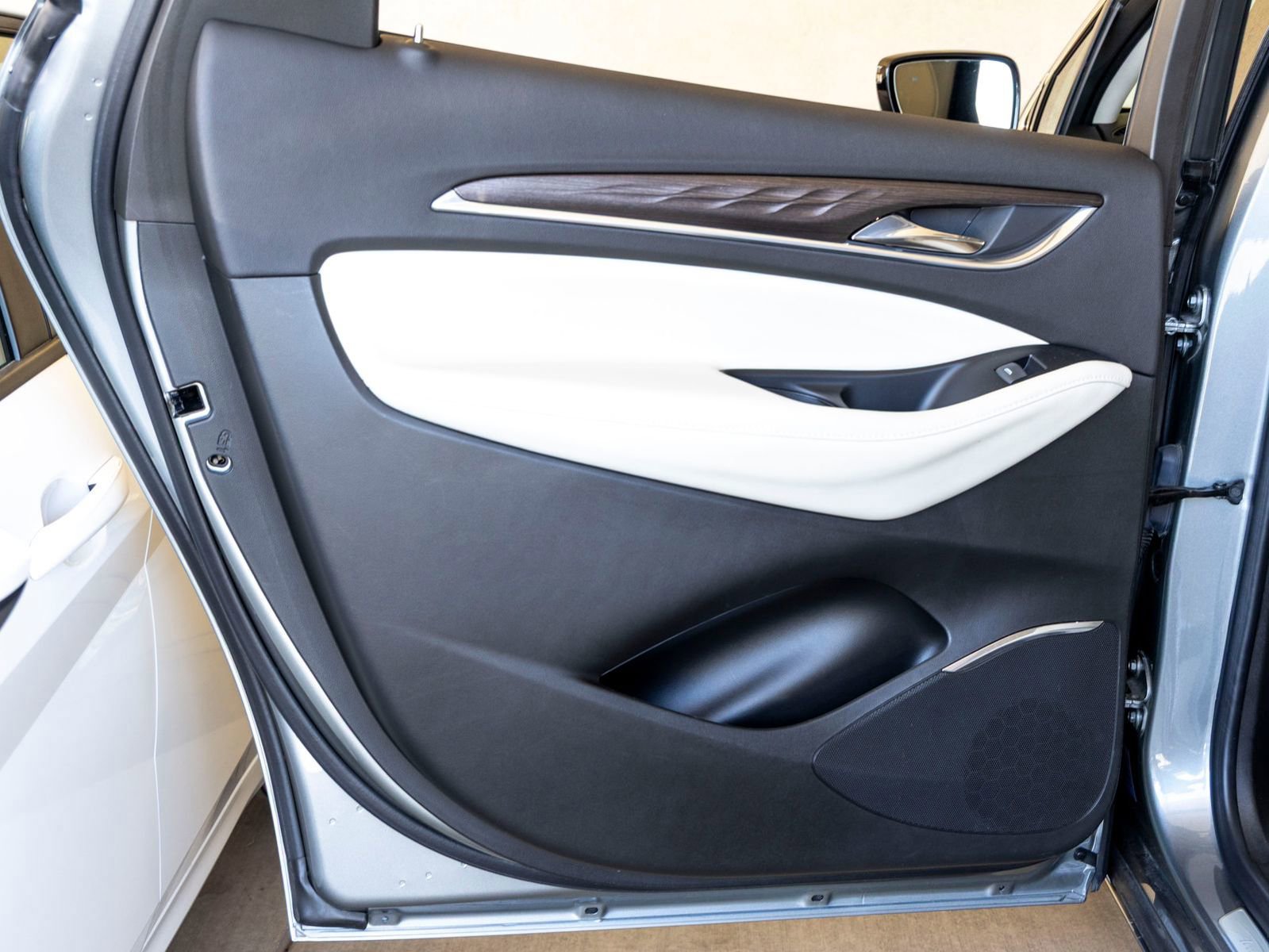 Used 2023 Buick Enclave Avenir w/ Avenir Technology Package image 20