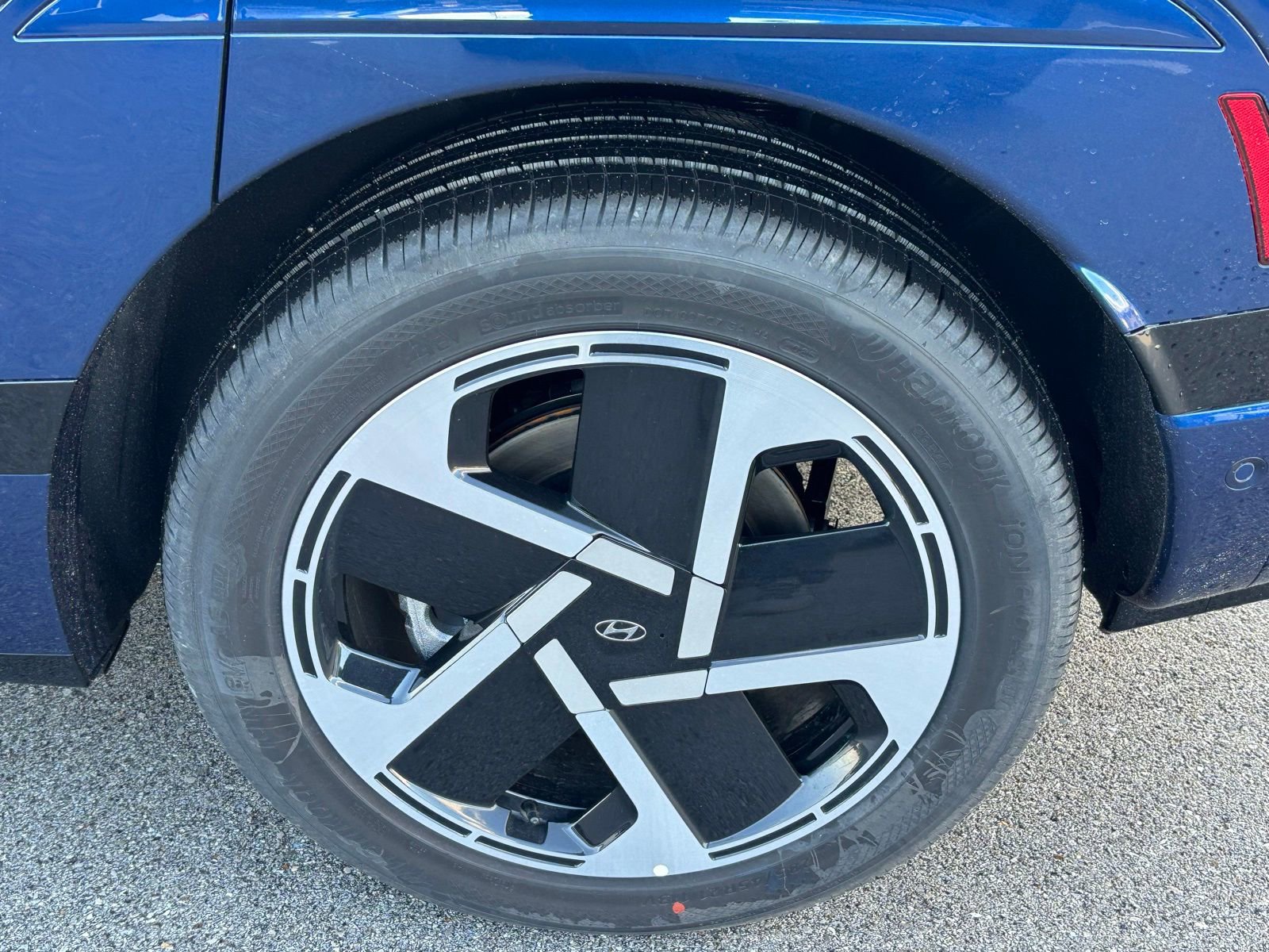 New 2026 Hyundai Ioniq 9 Calligraphy image 9