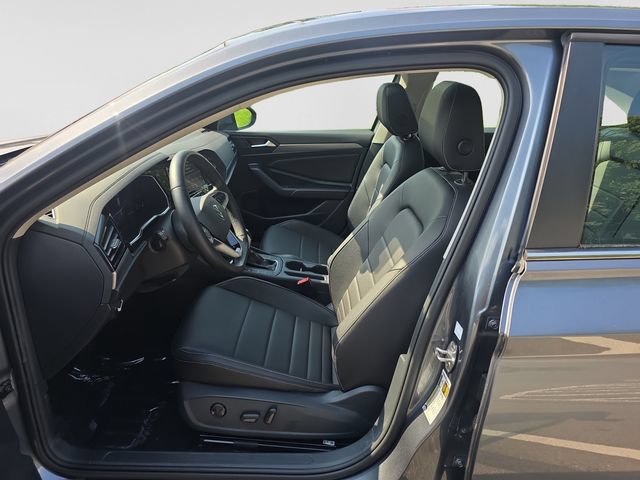 Certified 2023 Volkswagen Jetta SE w/ Panoramic Sunroof Package FWD image 11