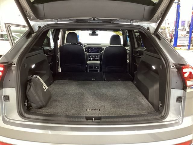 Used 2021 Volkswagen Atlas Cross Sport SEL R-Line AWD/4WD image 16