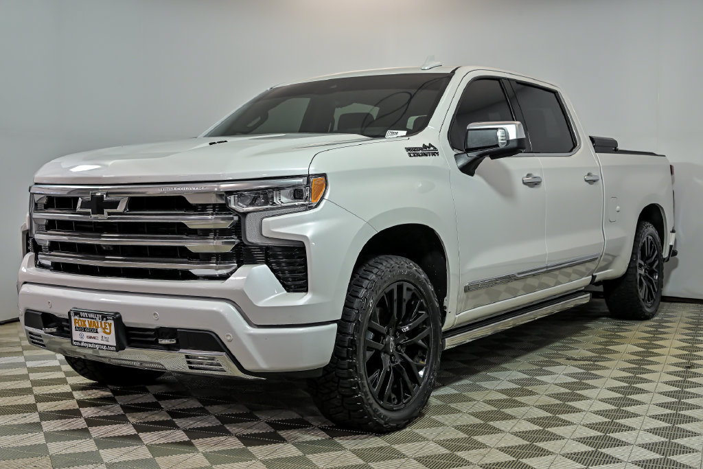 Used 2023 Chevrolet Silverado 1500 High Country w/ High Country Premium Package AWD/4WD image 5