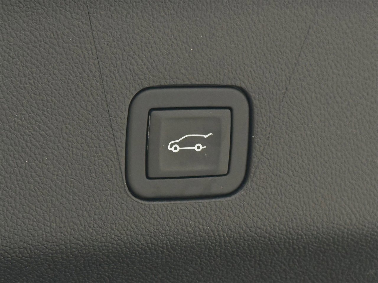 Certified 2025 Chevrolet Tahoe LT image 24