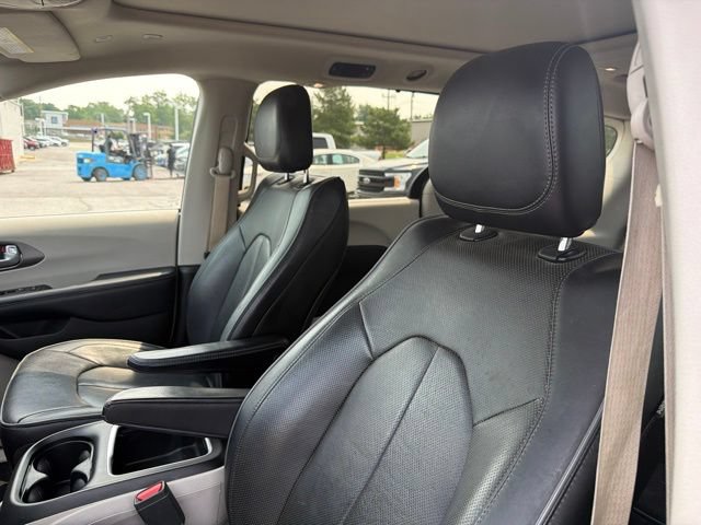 Used 2019 Chrysler Pacifica Limited FWD image 14