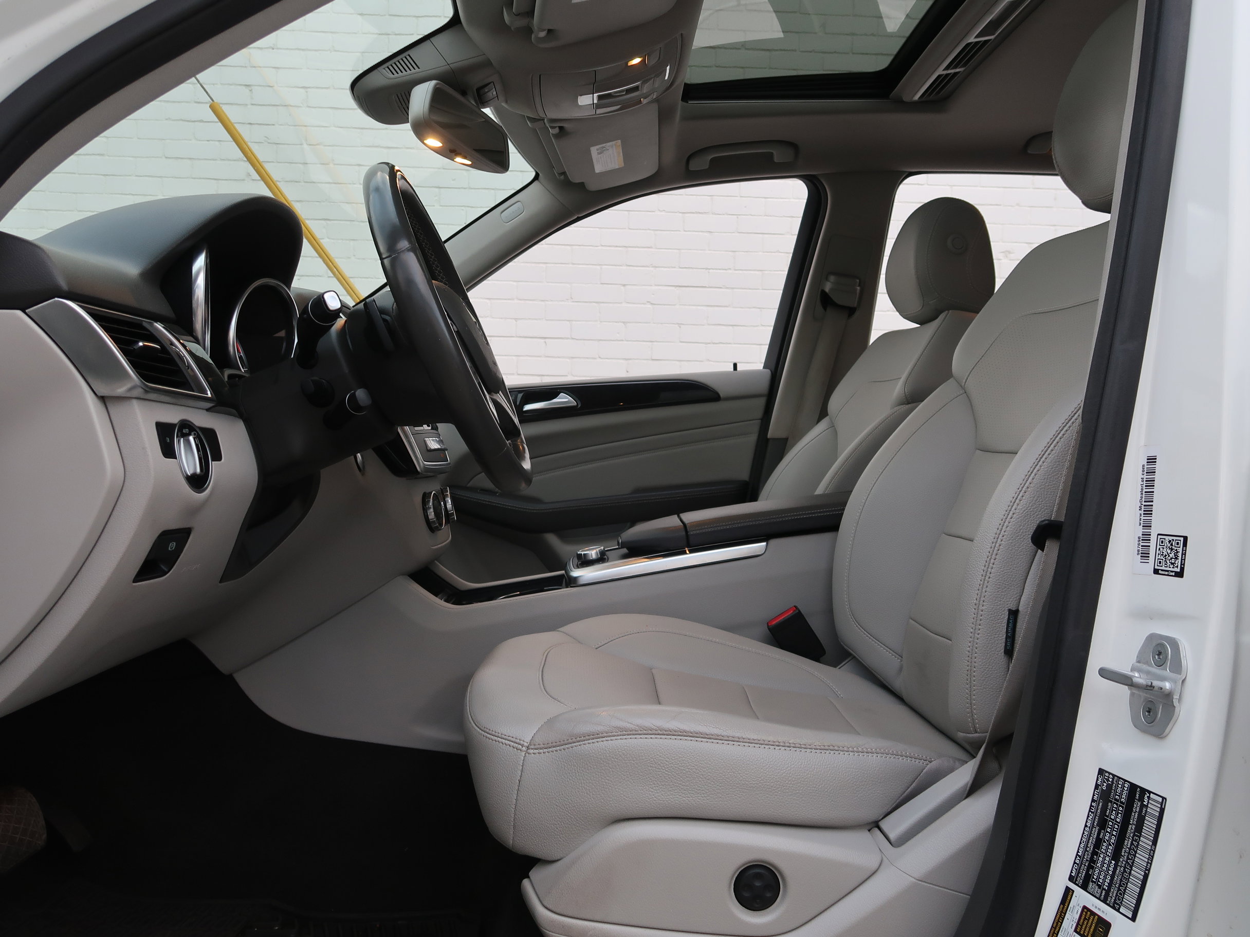 Used 2015 Mercedes-Benz ML 250 BlueTEC 4MATIC w/ Premium 1 Package image 31