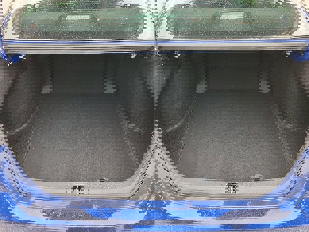 Used 2025 Toyota Camry LE image 9