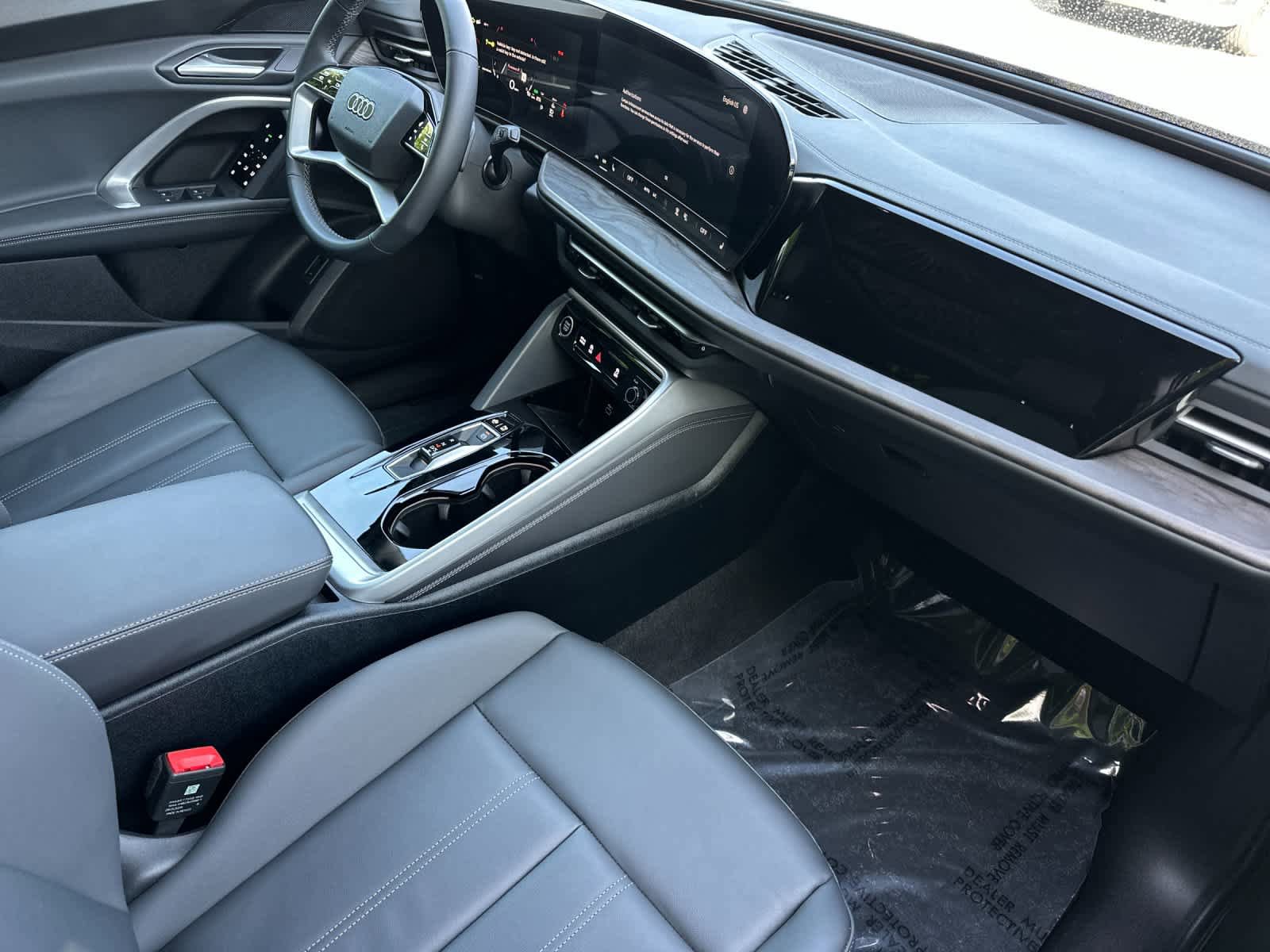 Used 2025 Audi Q5 Premium w/ Convenience Package AWD/4WD image 16