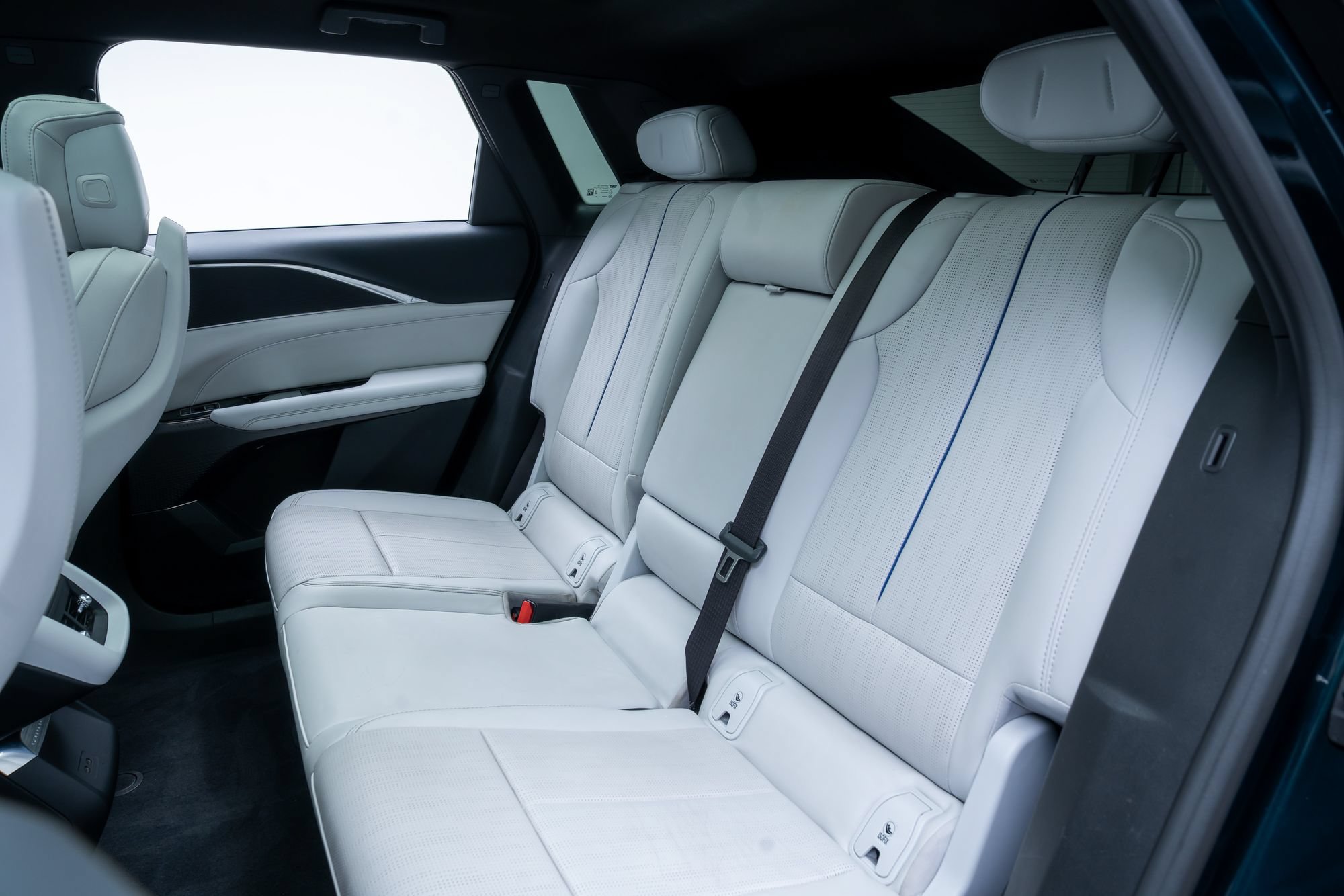 Used 2024 Cadillac Lyriq Luxury w/ LPO, Floor Liner Package AWD/4WD image 24