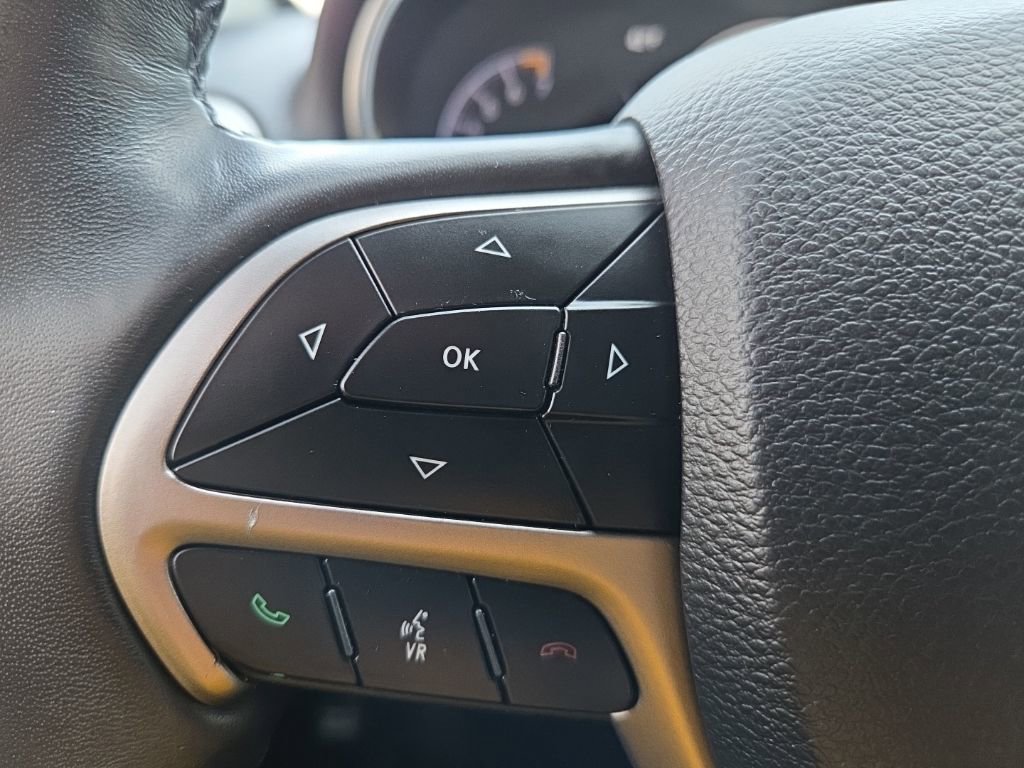 Used 2019 Jeep Grand Cherokee Altitude image 35