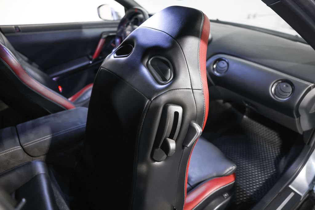 Used 2015 Nissan GT-R Black Edition AWD/4WD image 29