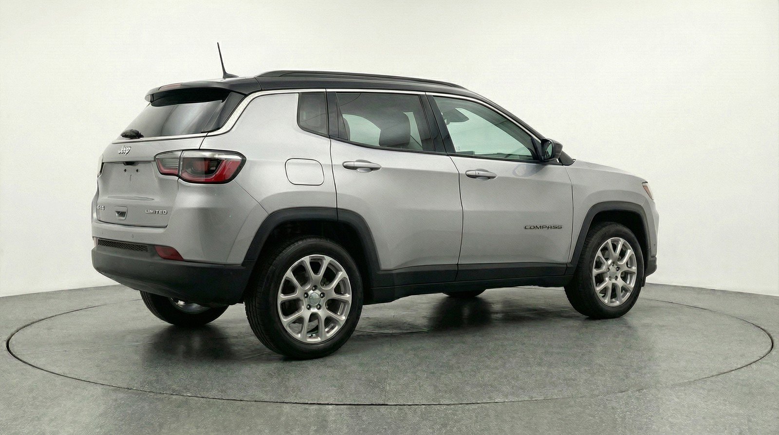 Used 2025 Jeep Compass Limited AWD/4WD image 9