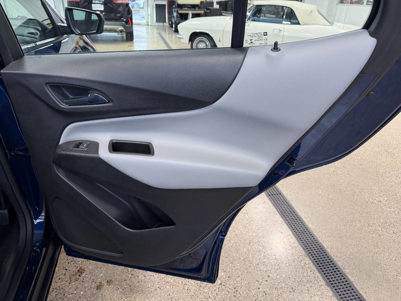 Used 2022 Chevrolet Equinox LS AWD/4WD image 17
