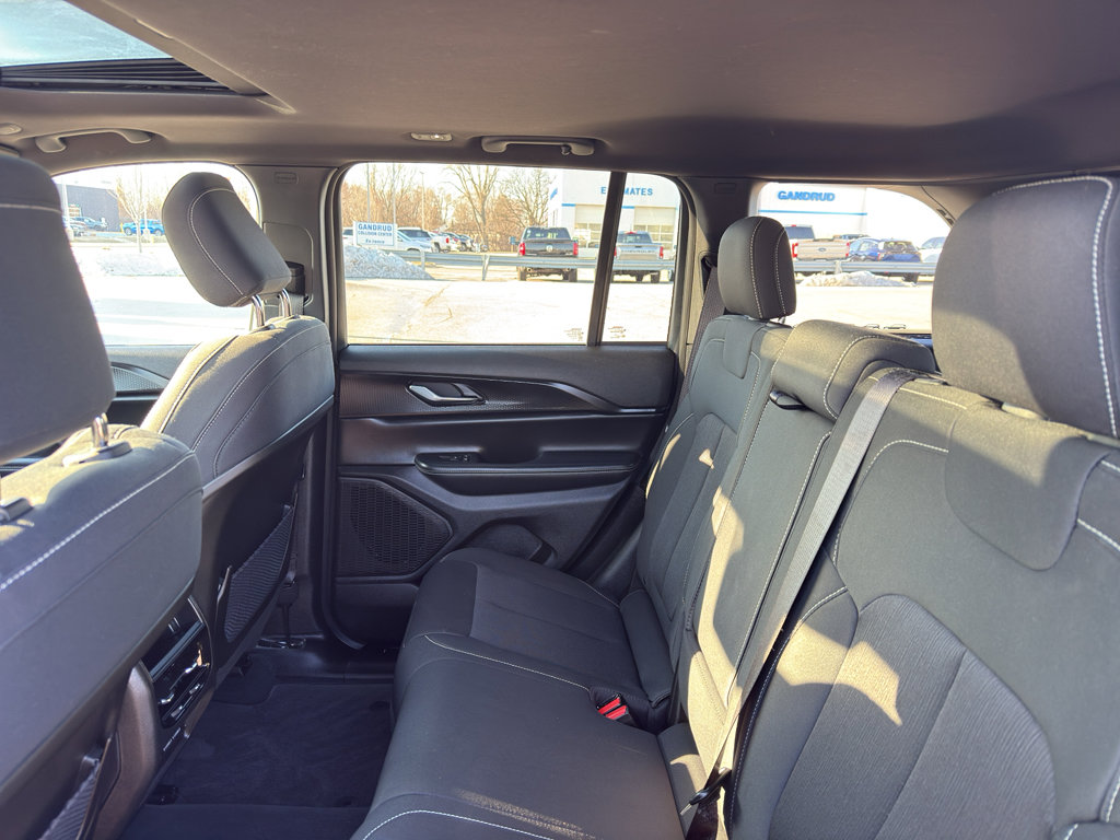 Used 2024 Jeep Grand Cherokee Laredo X w/ Luxury Tech Group I image 33