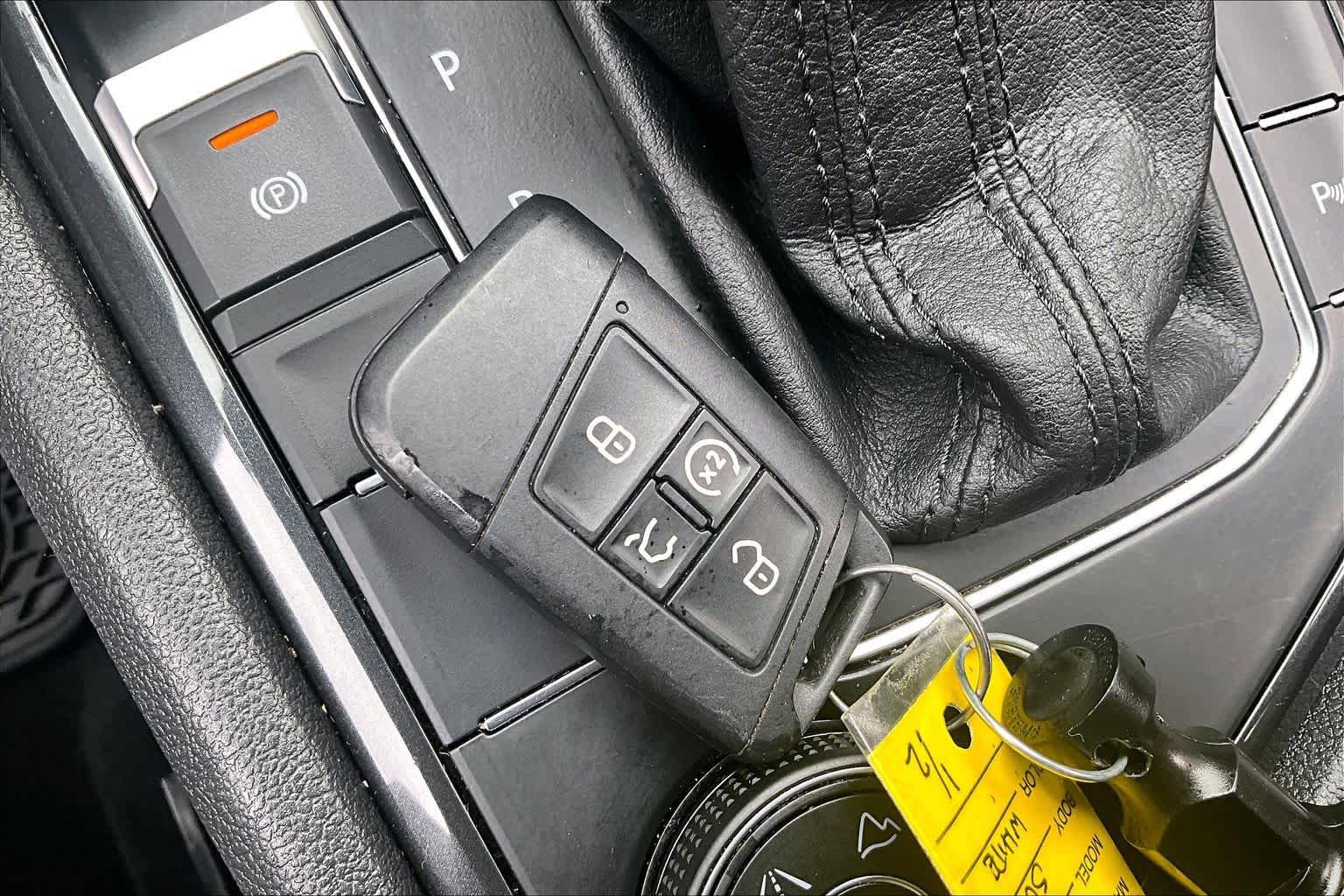 Used 2019 Volkswagen Tiguan SEL R-Line AWD/4WD image 15