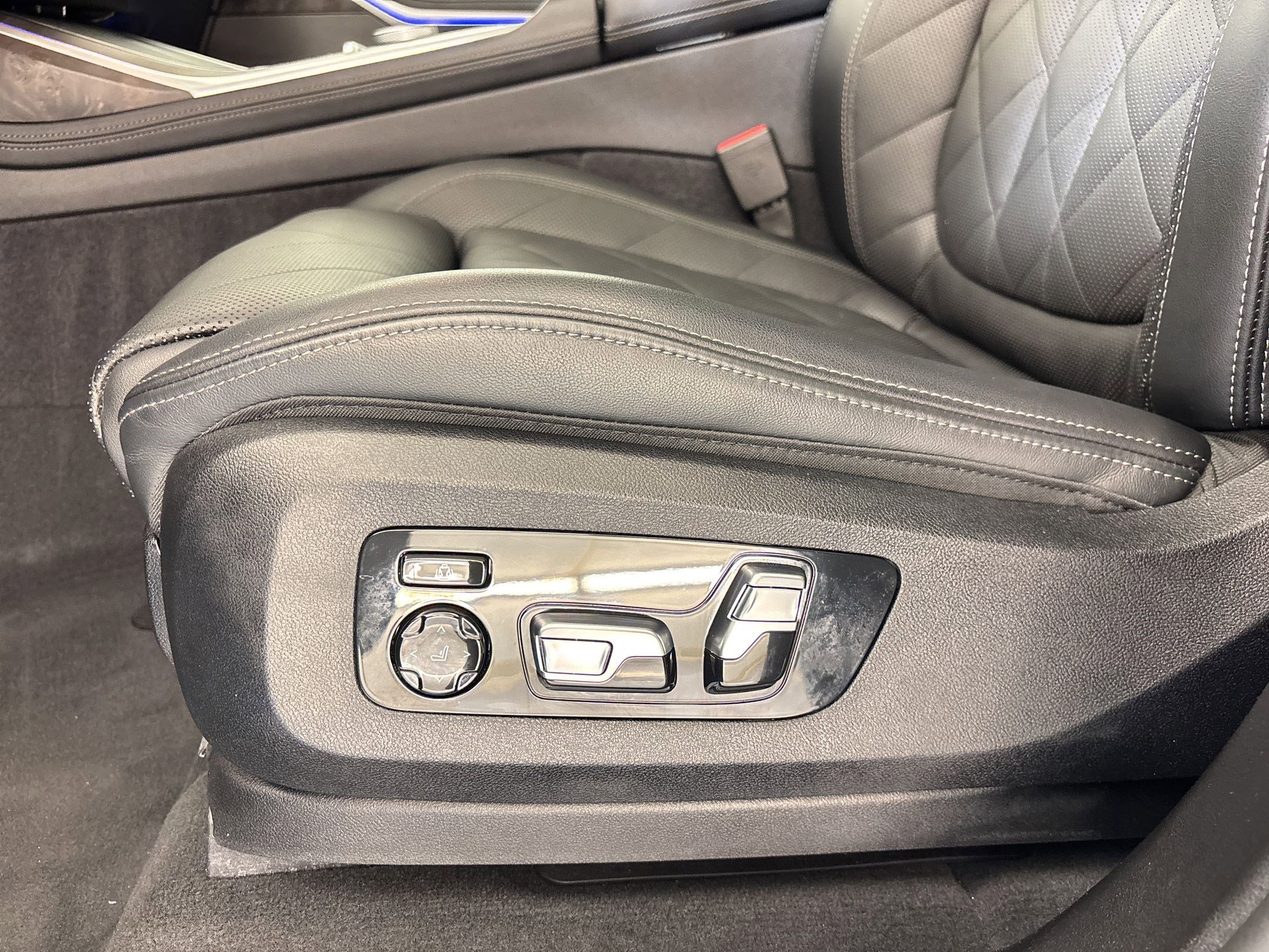 Certified 2025 BMW X7 xDrive40i image 13