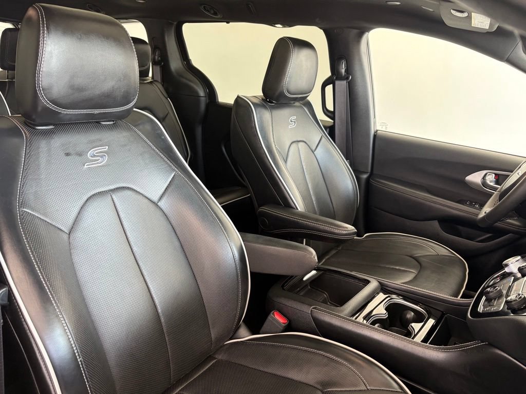 Used 2025 Chrysler Pacifica Limited FWD image 44