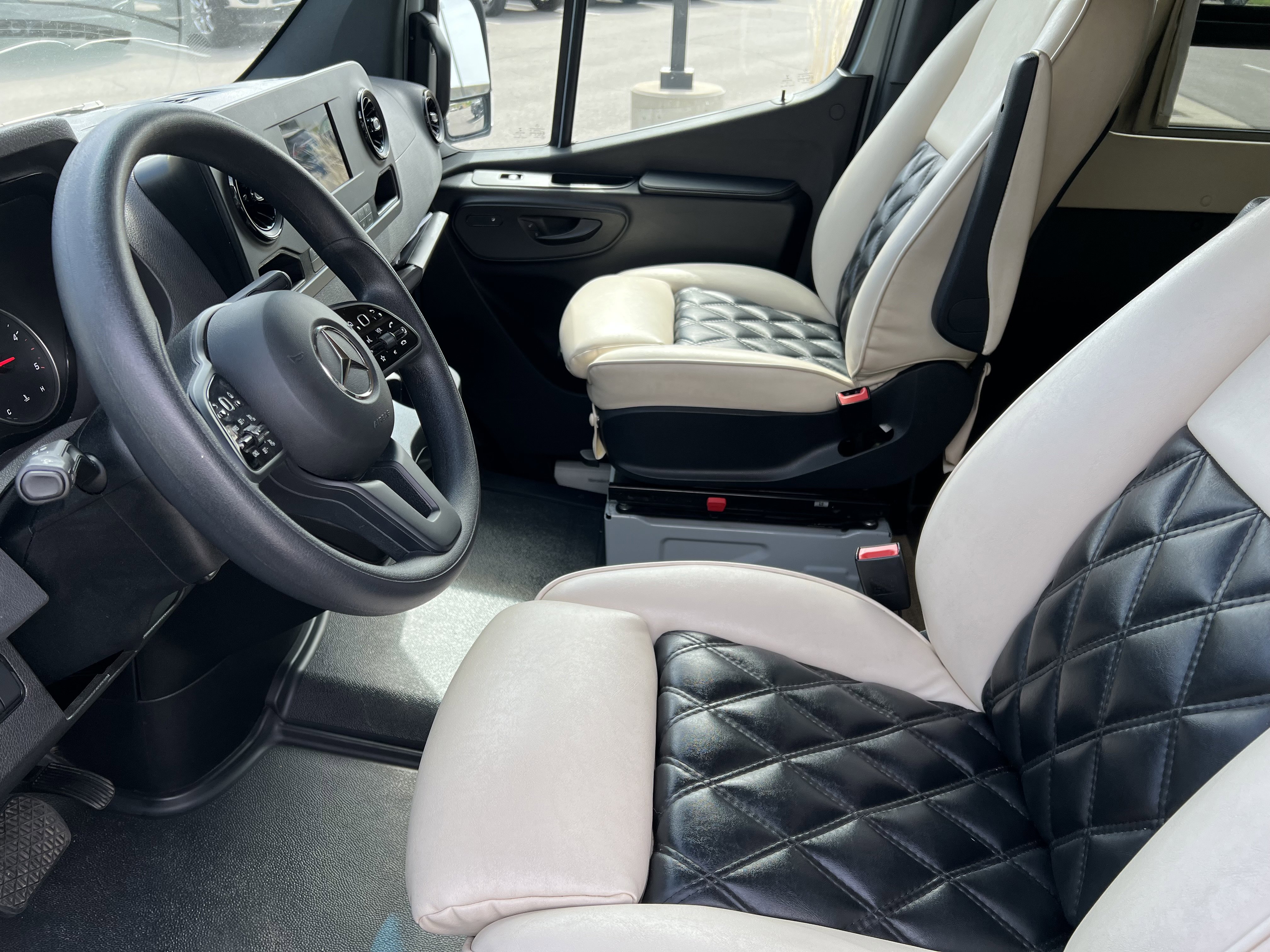 Used 2022 Mercedes-Benz Sprinter 2500 image 4