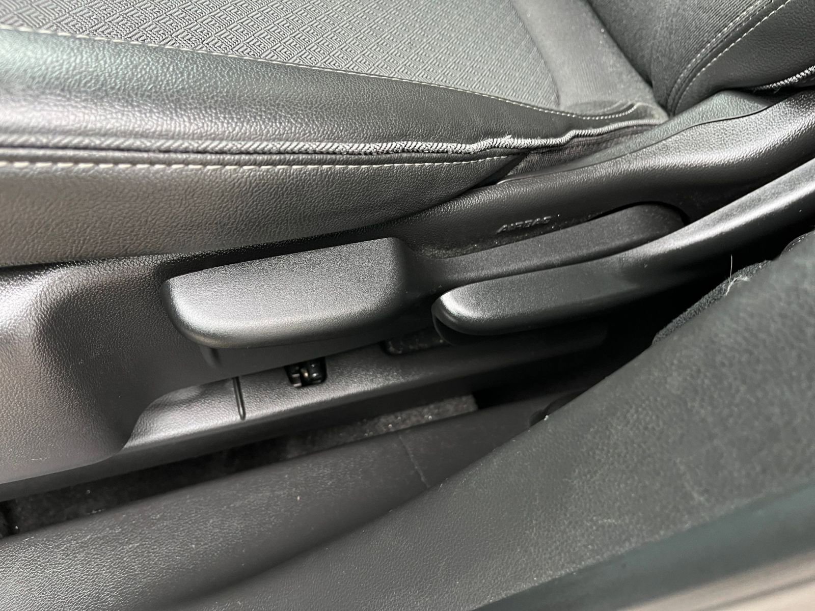 Used 2025 Buick Encore GX Preferred AWD/4WD image 22