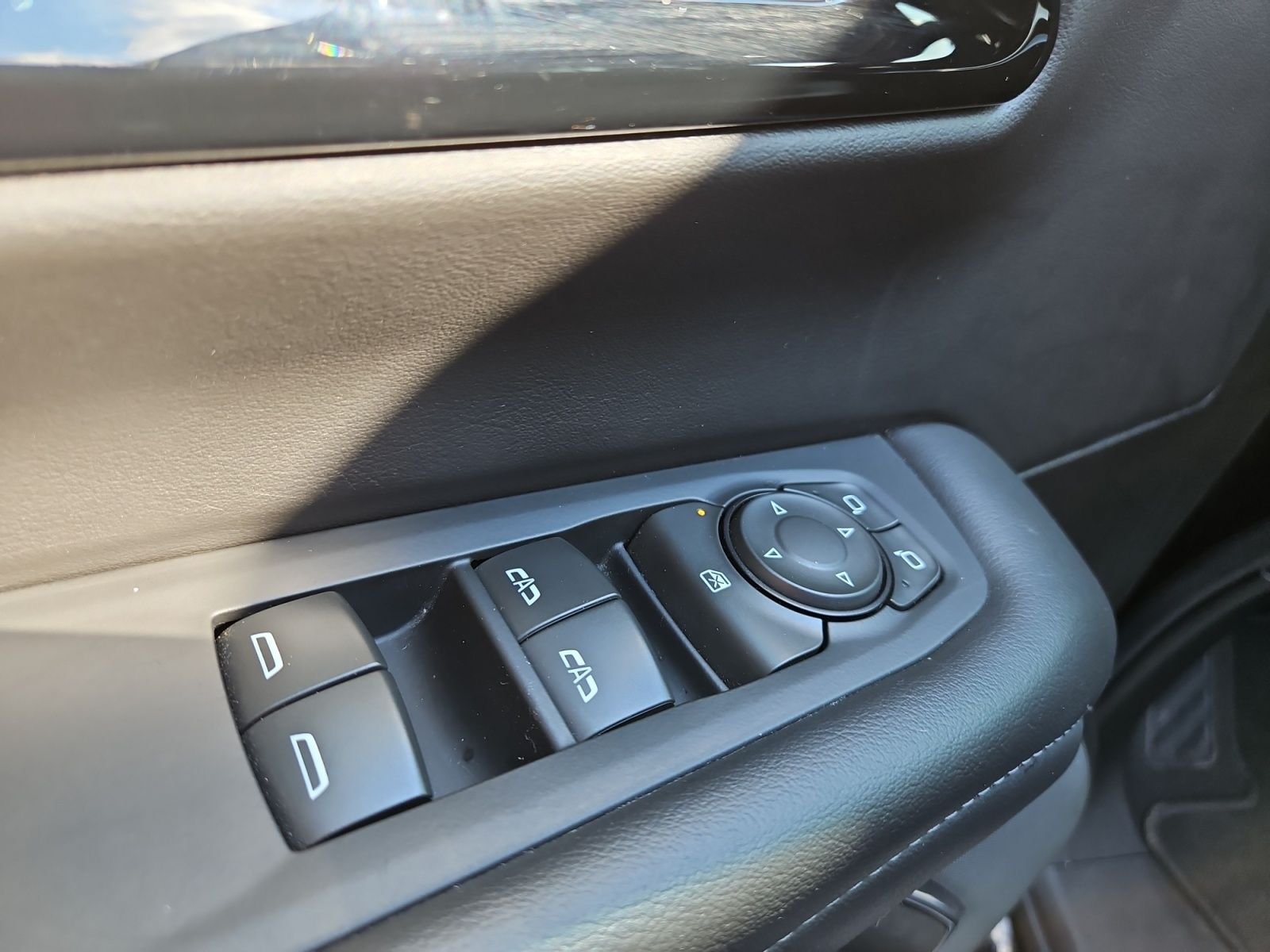Used 2025 Chevrolet Suburban LT RWD image 22