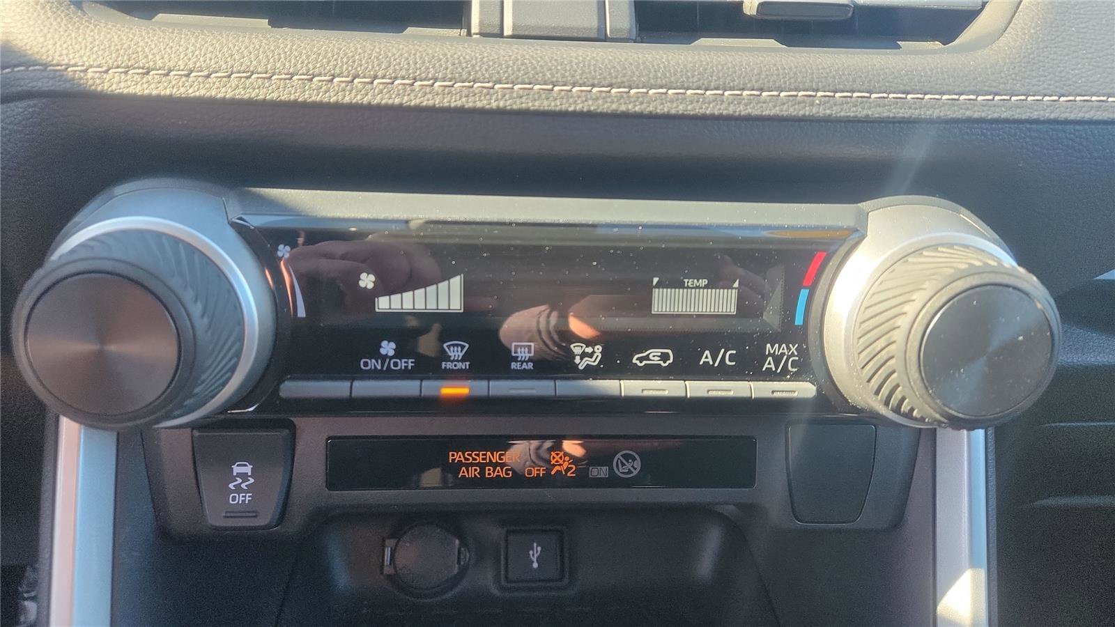 Used 2021 Toyota RAV4 LE image 30