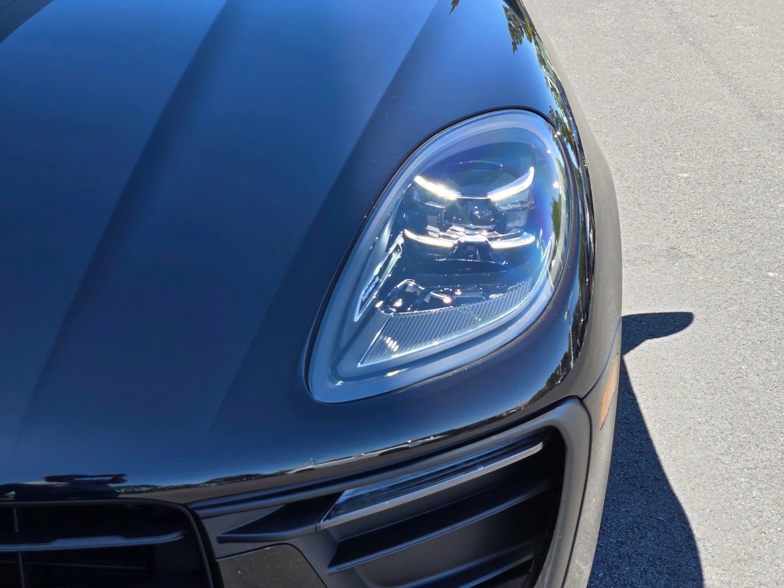 New 2026 Porsche Macan AWD/4WD image 9