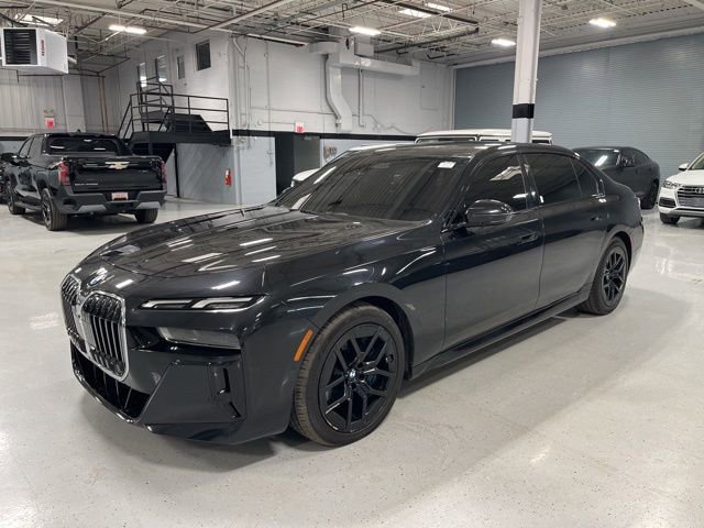 Used 2023 BMW 760i xDrive image 3
