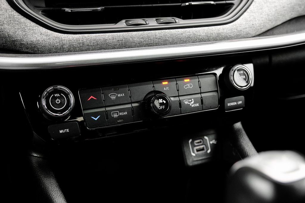 Used 2022 Jeep Compass Latitude image 33