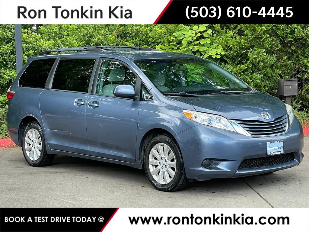 Used 2015 Toyota Sienna LE AWD/4WD image 1