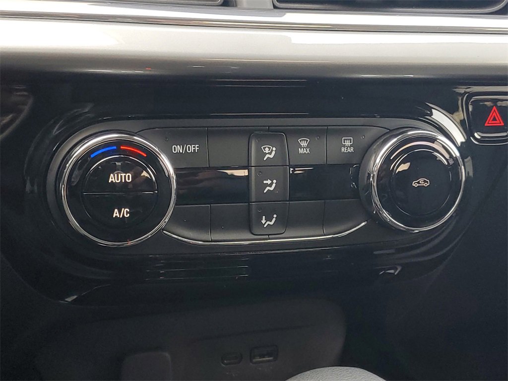 Used 2025 Chevrolet Trax LT image 21