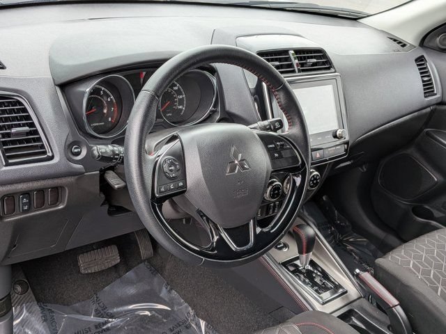 Used 2025 Mitsubishi Outlander Sport LE AWD/4WD image 16