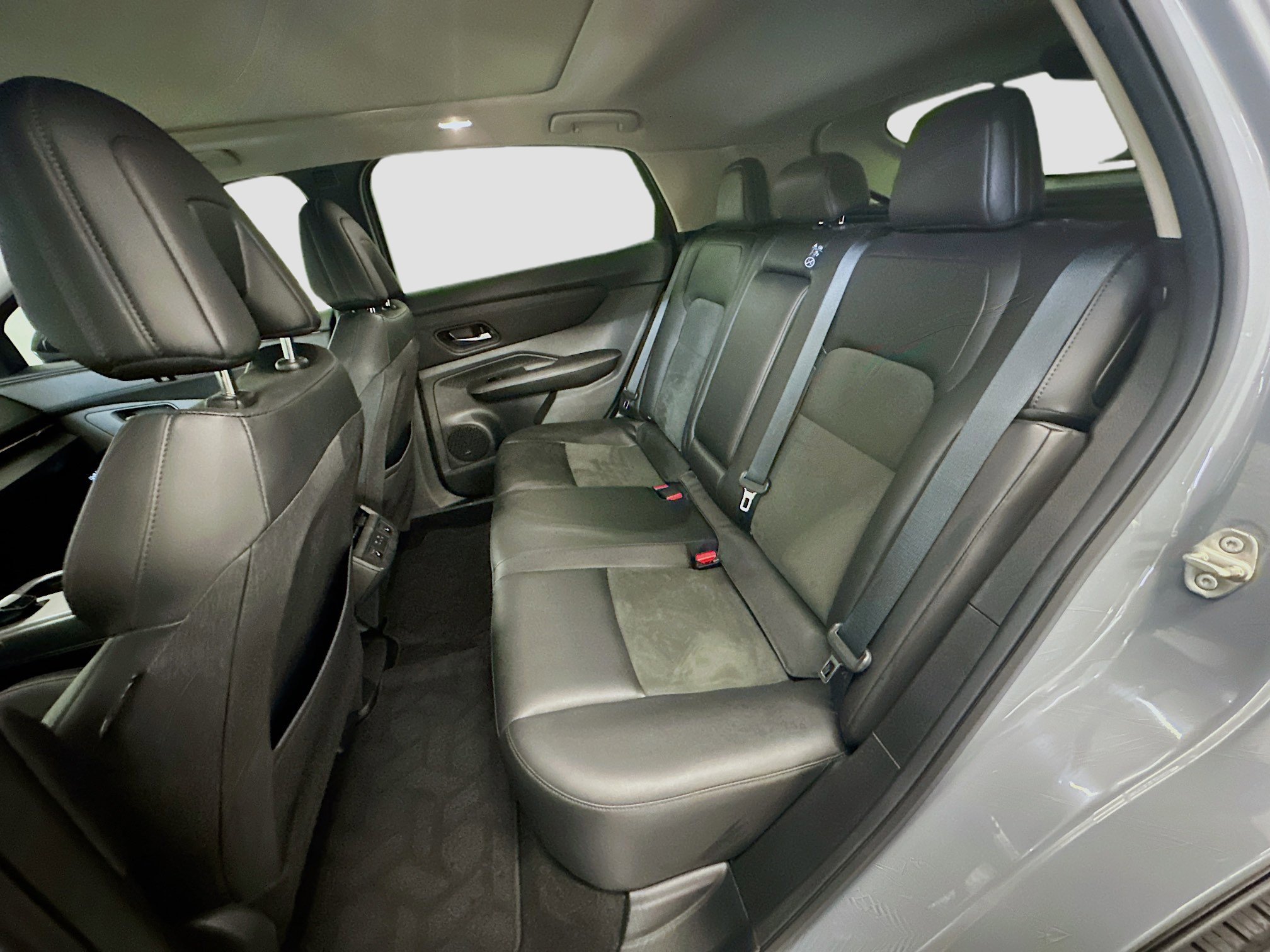 Used 2023 Nissan Ariya AWD image 30