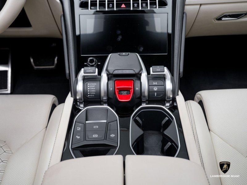 Used 2022 Lamborghini Urus image 35