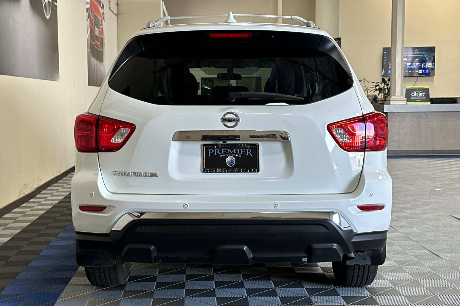 Used 2019 Nissan Pathfinder S image 5