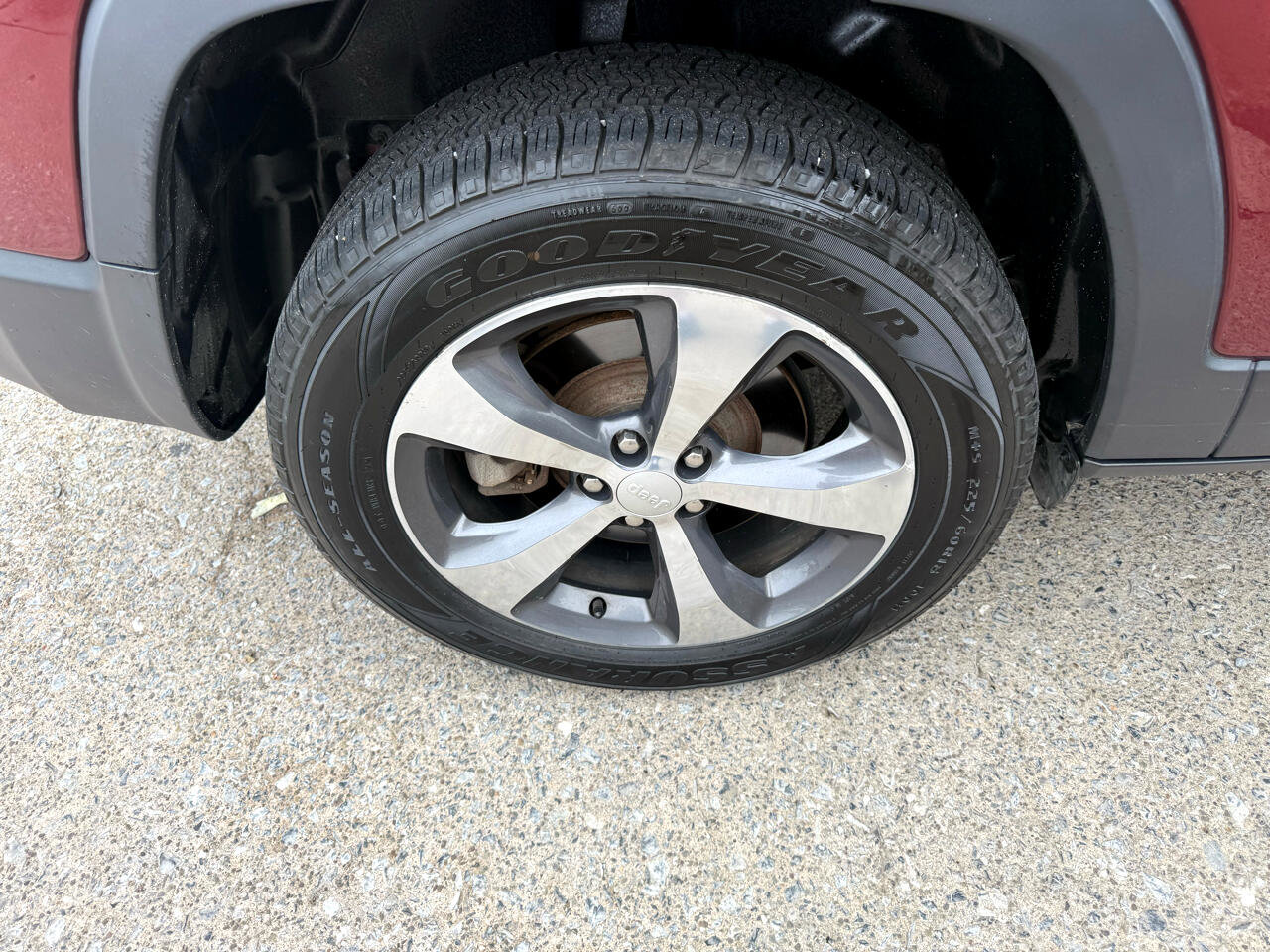 Used 2019 Jeep Cherokee Limited image 14