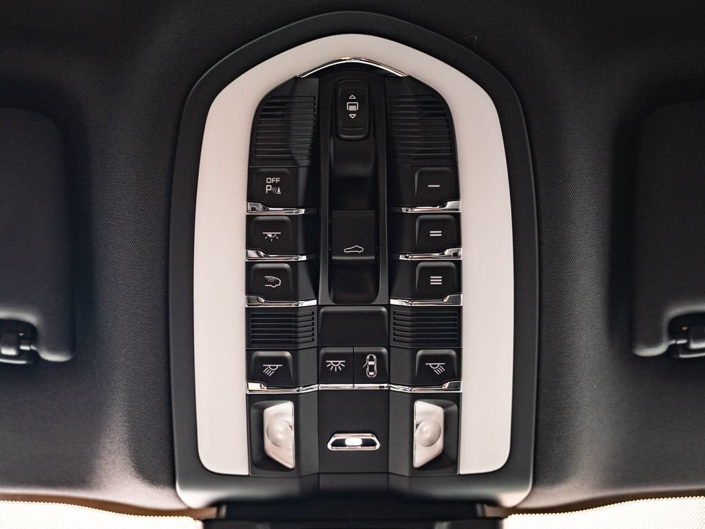 Certified 2026 Porsche Macan GTS AWD/4WD image 40