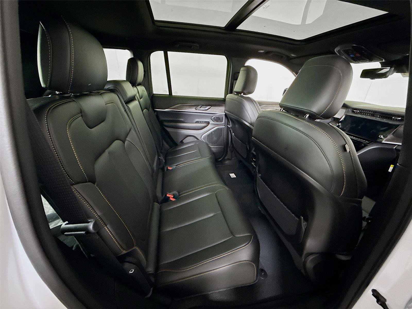 New 2026 Jeep Grand Cherokee Limited AWD/4WD image 21