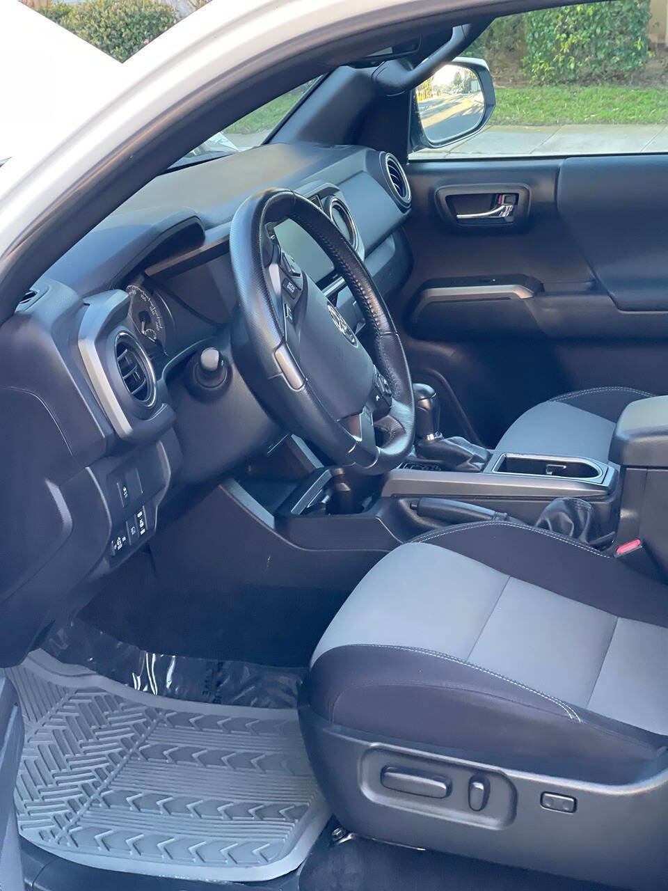 Used 2023 Toyota Tacoma TRD Off-Road image 11