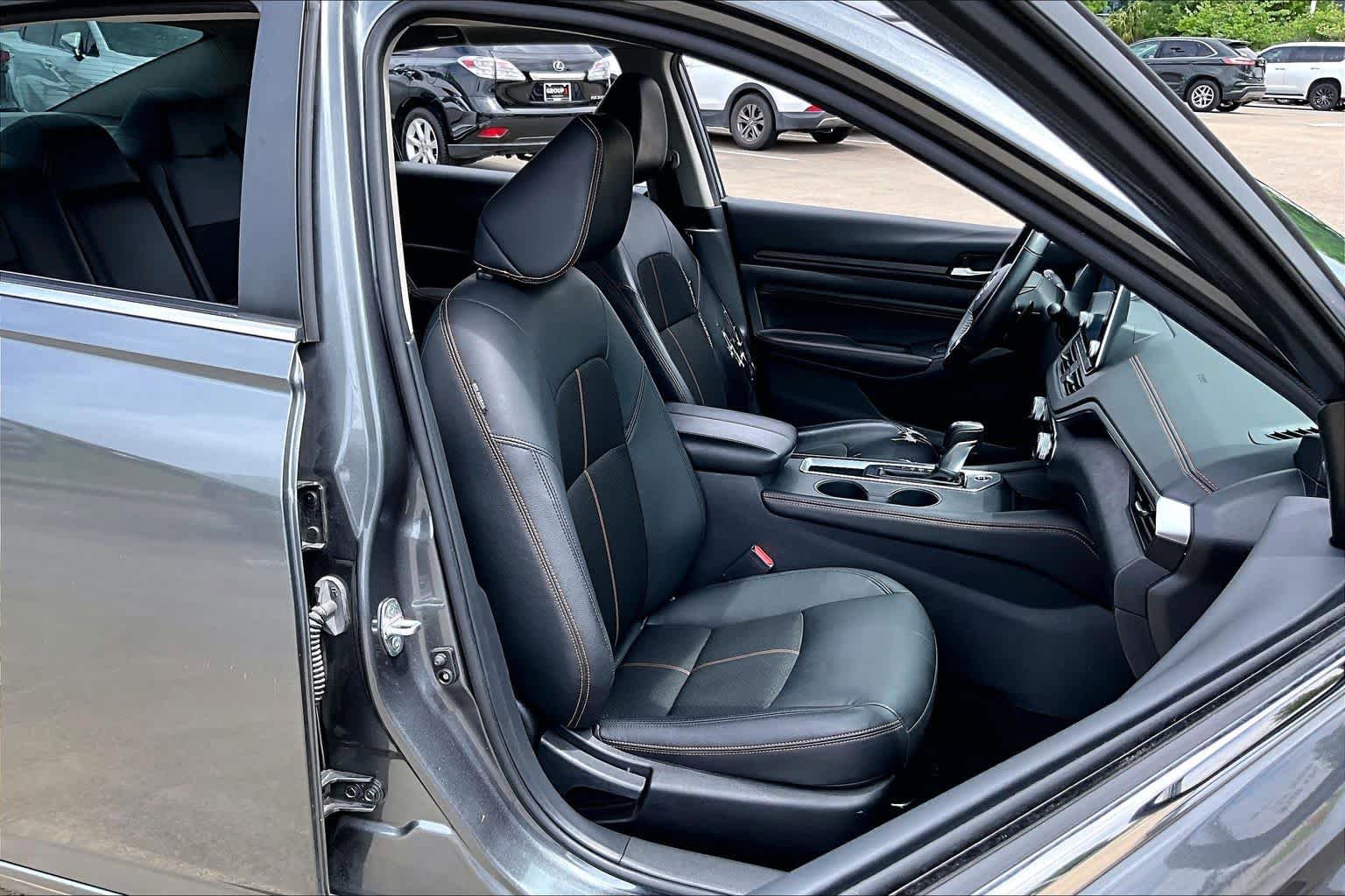 Used 2022 Nissan Altima 2.5 SR w/ Midnight Edition Package FWD image 8