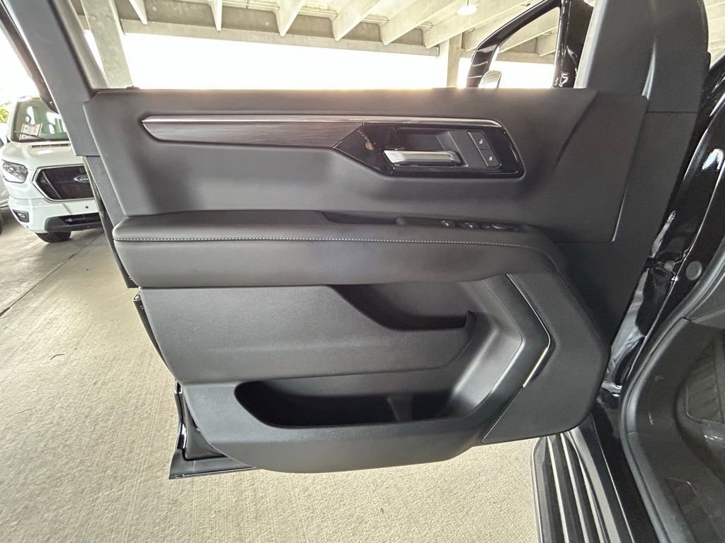 Used 2025 Chevrolet Tahoe LS image 17