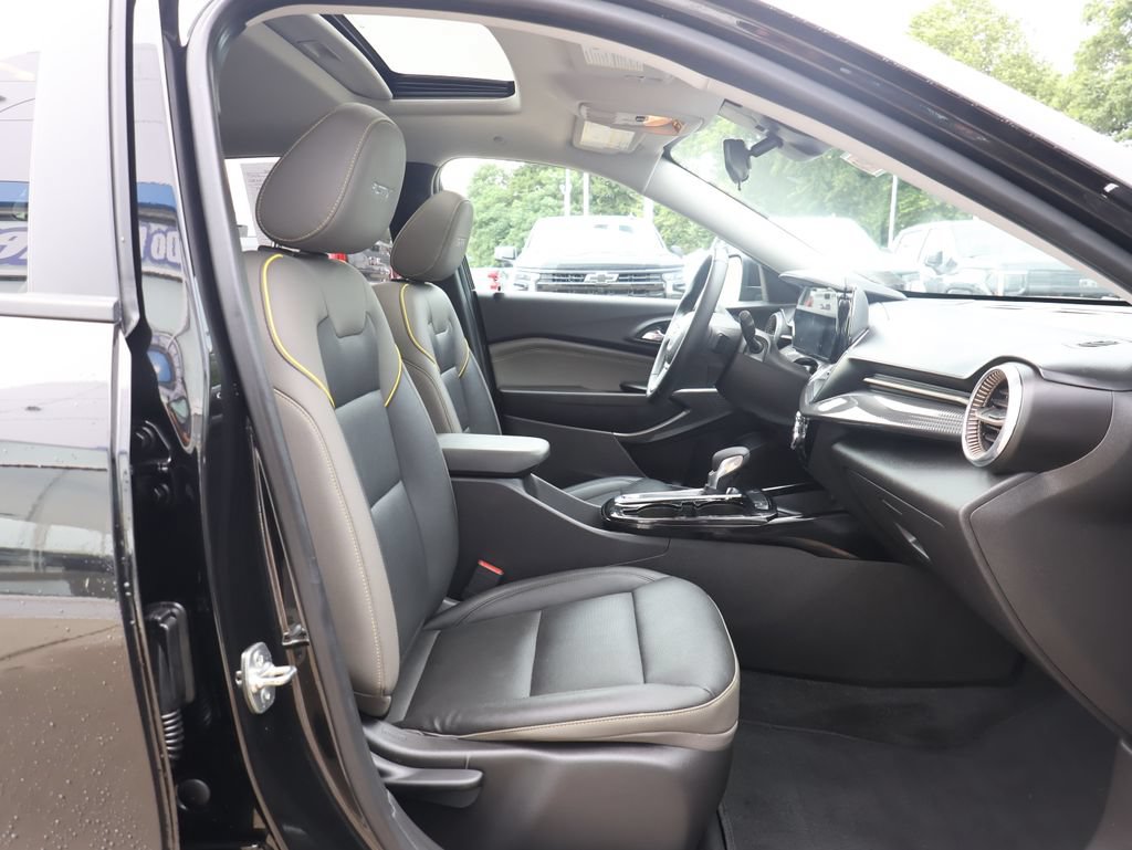 Used 2025 Chevrolet Trax ACTIV w/ Sunroof Package FWD image 33