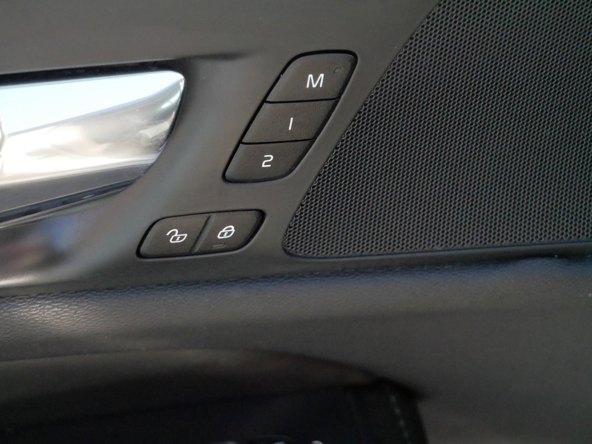 Used 2019 Volvo S60 T6 Momentum w/ Premium Package image 19