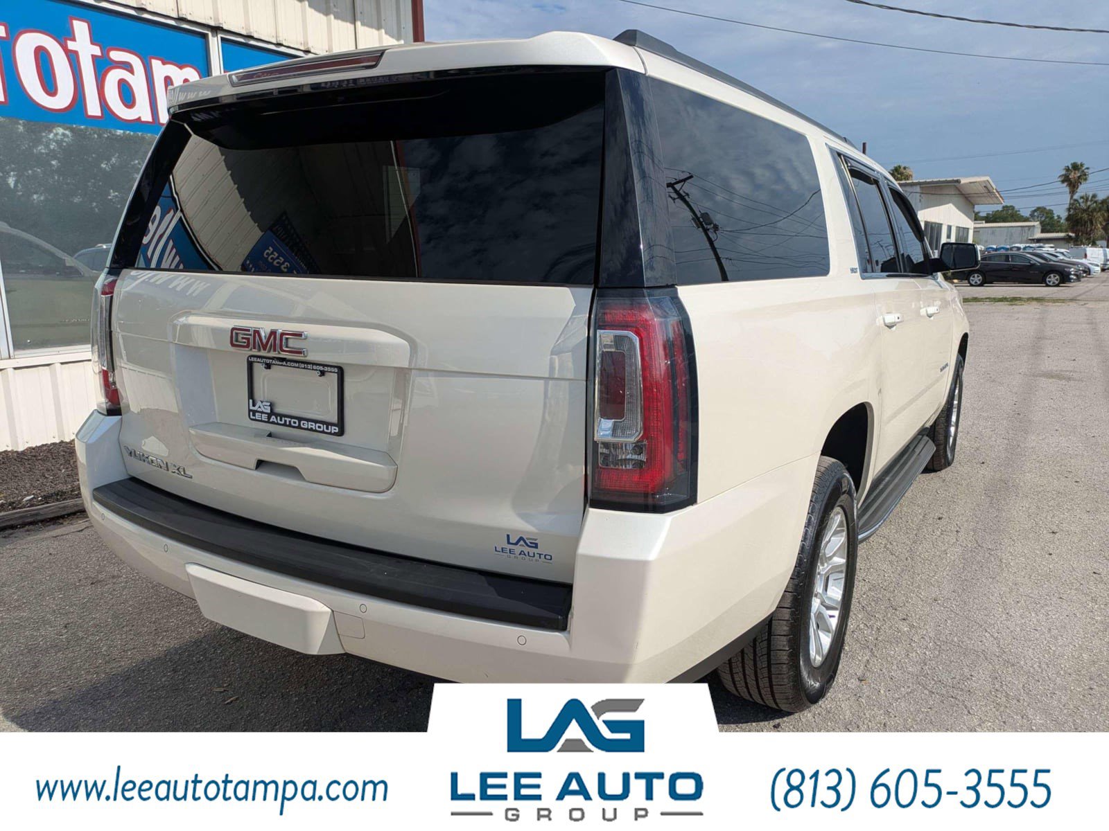 Used 2015 GMC Yukon XL SLT w/ Open Road Package AWD/4WD image 3