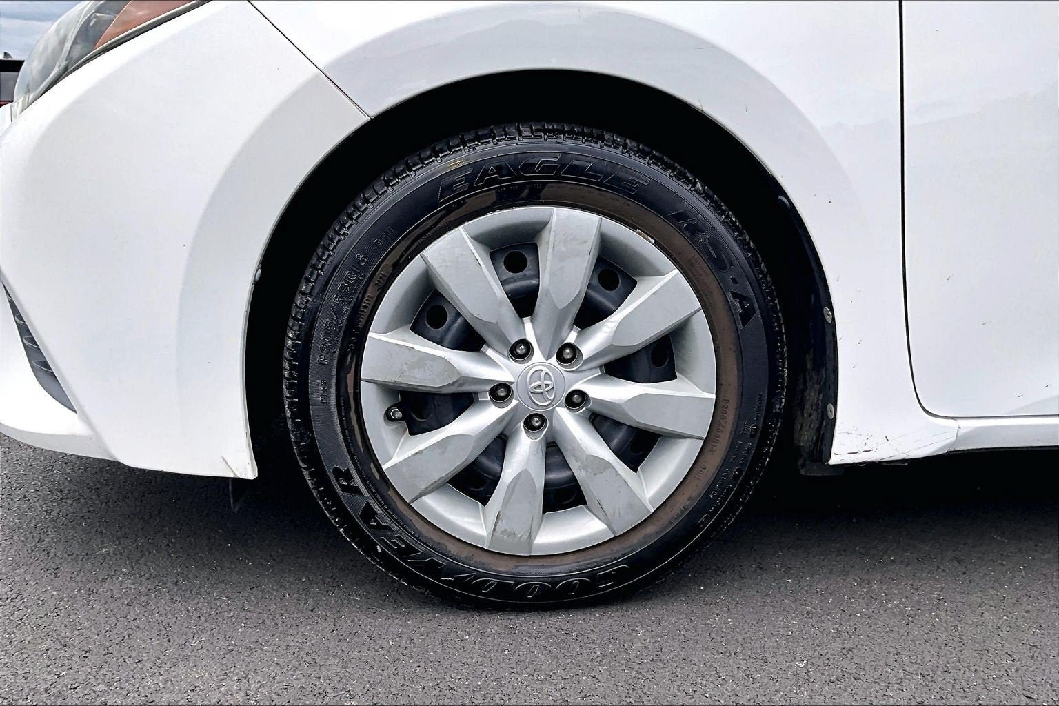 Used 2014 Toyota Corolla LE FWD image 9