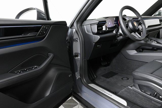Certified 2025 Porsche Macan Electric image 7