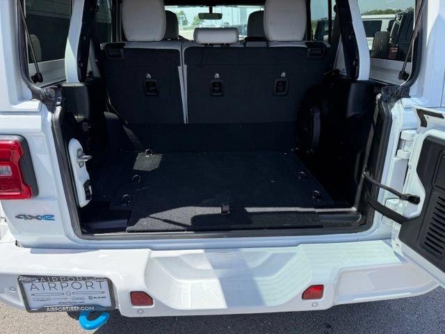 Used 2023 Jeep Wrangler Unlimited Sahara AWD/4WD image 13